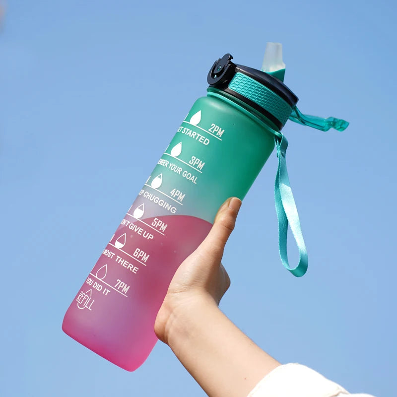 Gourde 1L étanche 12 couleurs avec repères horaires et paille, bouteille motivante pour randonnée et sport