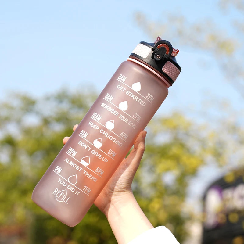 Gourde 1L étanche 12 couleurs avec repères horaires et paille, bouteille motivante pour randonnée et sport